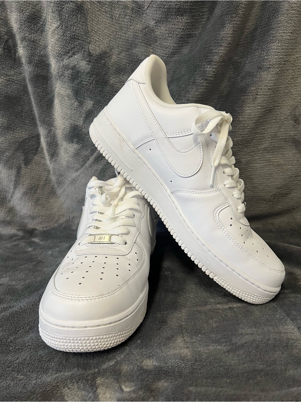 Nike Air Force 1 low top triple white Classic All-White Leather Sneakers size 11